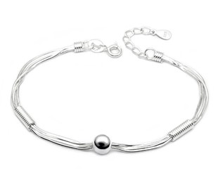 Fashionable silver bracelet